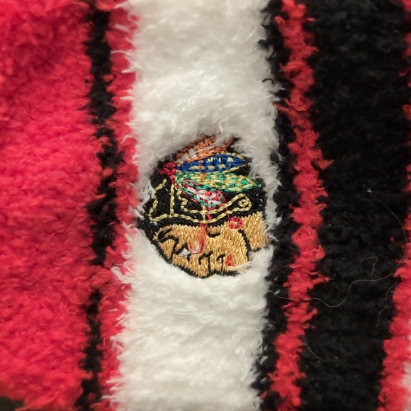 NWT Chicago Blackhawks fuzzy socks - Picture 3 of 3